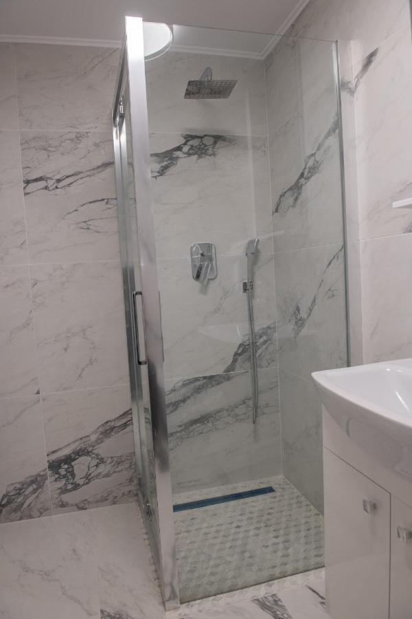 Apart Hotel Center Piatra Neamţ エクステリア 写真