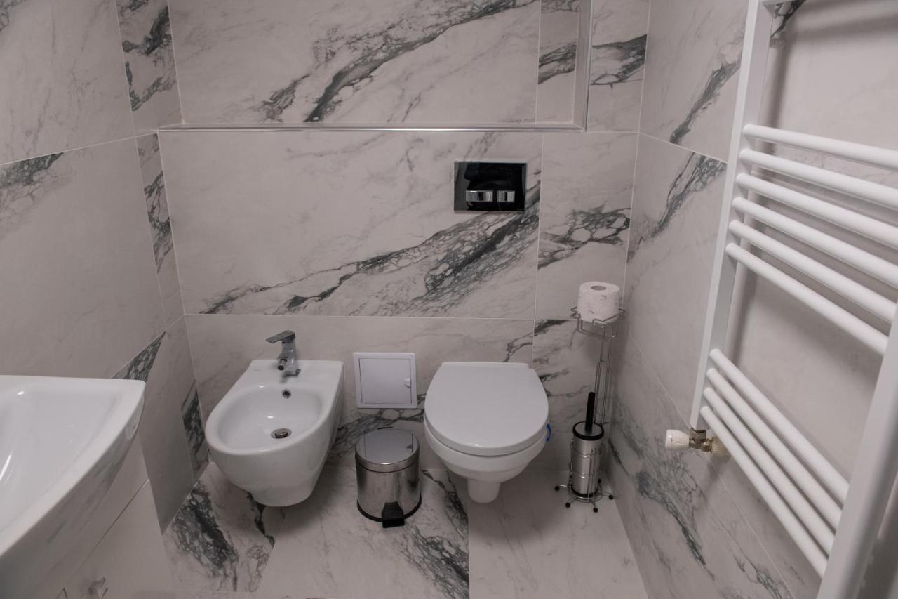 Apart Hotel Center Piatra Neamţ エクステリア 写真