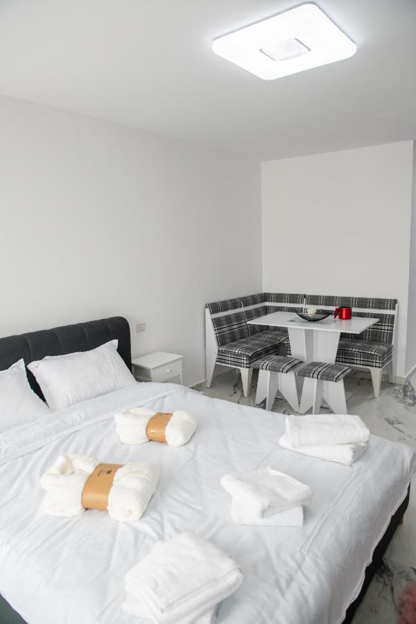 Apart Hotel Center Piatra Neamţ エクステリア 写真