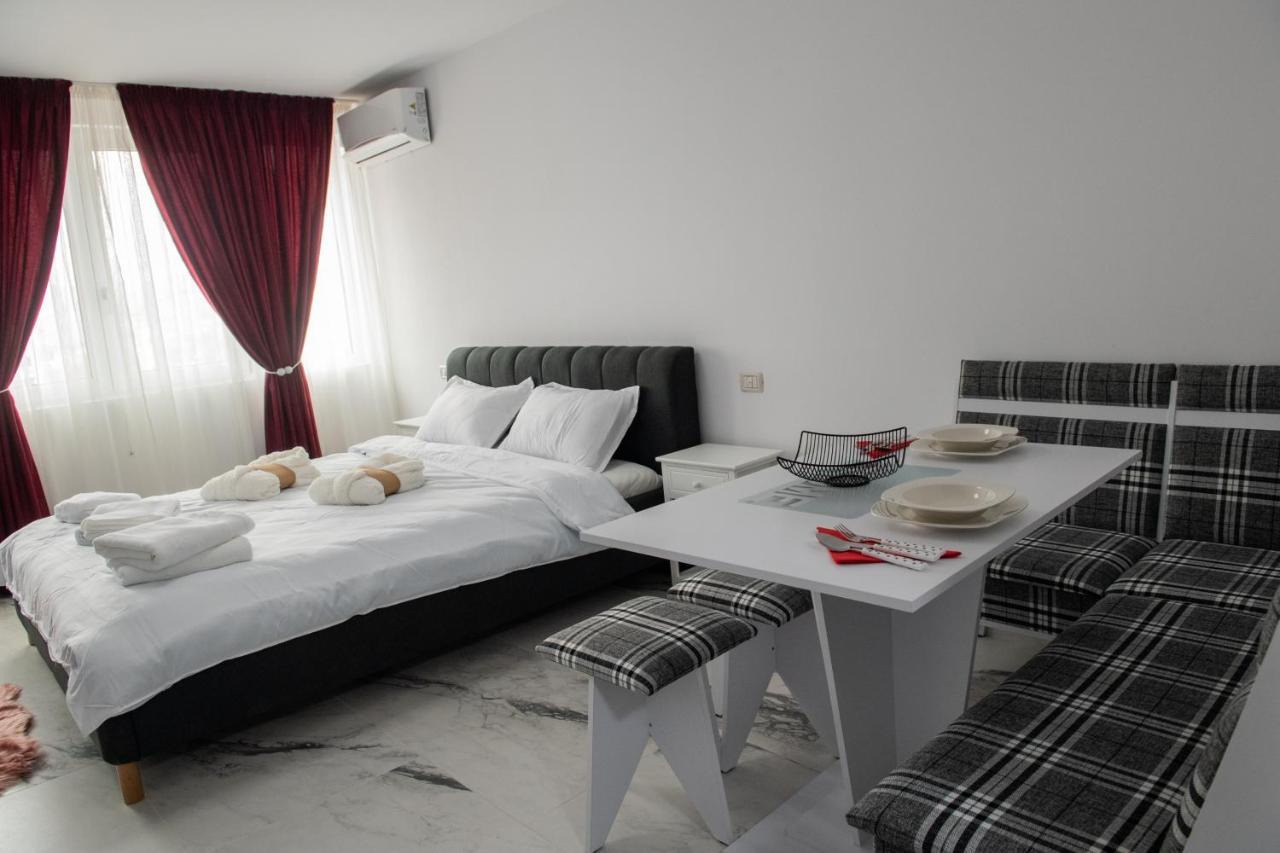 Apart Hotel Center Piatra Neamţ エクステリア 写真